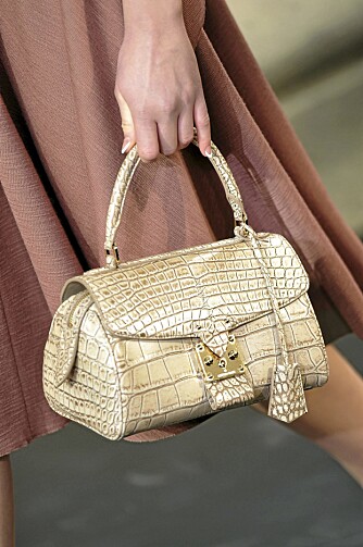 DISKRET: Veske fra Louis Vuitton sin høst- og vinterkolleksjon uten den velkjente LV-logoen. DISKRET: Veske fra Louis Vuitton sin høst- og vinterkolleksjon uten den velkjente LV-logoen.