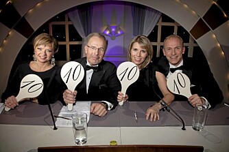 OSLO 20091107: Skal vi danse, Tv2
Christer Tornell, Karianne Gulliksen, Trine Dehli Cleve og Tor M. Fløysvik
FOTO: MORTEN BENDIKSENDANSESOMMERNE: Tor Fløysvik er en av de fire dommerne i «Skal vi danse». Her sammen med fjorårets meddommere Trine Dehli Cleve (t.v.), Karianne Gulliksen og Christer Tornell. OSLO 20091107: Skal vi danse, Tv2
Christer Tornell, Karianne Gulliksen, Trine Dehli Cleve og Tor M. Fløysvik
FOTO: MORTEN BENDIKSENDANSESOMMERNE: Tor Fløysvik er en av de fire dommerne i «Skal vi danse». Her sammen med fjorårets meddommere Trine Dehli Cleve (t.v.), Karianne Gulliksen og Christer Tornell.