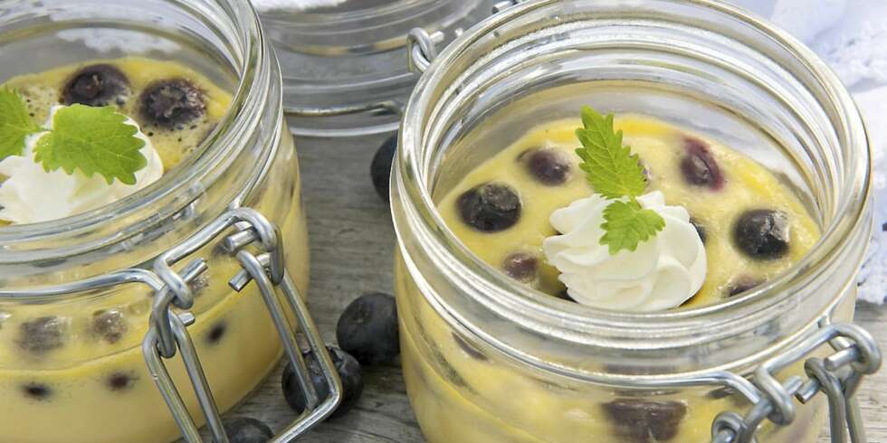Søtt og friskt - blåbærbrûlée er en herlig, norsk vri på en deilig, klassisk dessert. Søtt og friskt - blåbærbrûlée er en herlig, norsk vri på en deilig, klassisk dessert.