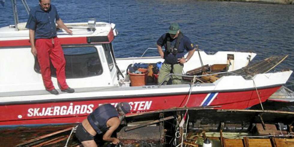 Skjærgårdstjenesten bidrar gjerne når det ryddes opp etter forlis. Skjærgårdstjenesten bidrar gjerne når det ryddes opp etter forlis.