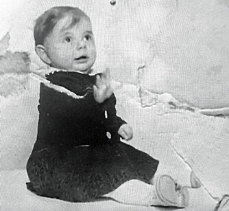 Rita var en stille, liten pike som vokste opp hos besteforeldrene sine. Rita var en stille, liten pike som vokste opp hos besteforeldrene sine.