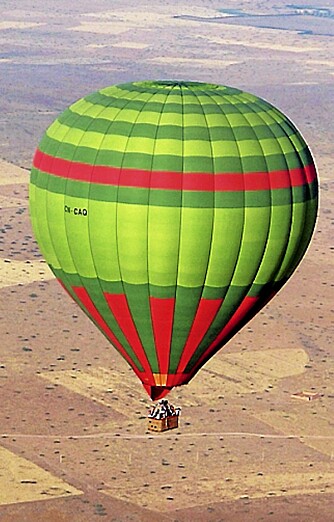 «Ciel d'Afrique» har luftballongbase en times kjøring fra medinaen. Pris fra kr 1500 pr. person. www.cieldafrique.info «Ciel d'Afrique» har luftballongbase en times kjøring fra medinaen. Pris fra kr 1500 pr. person. www.cieldafrique.info