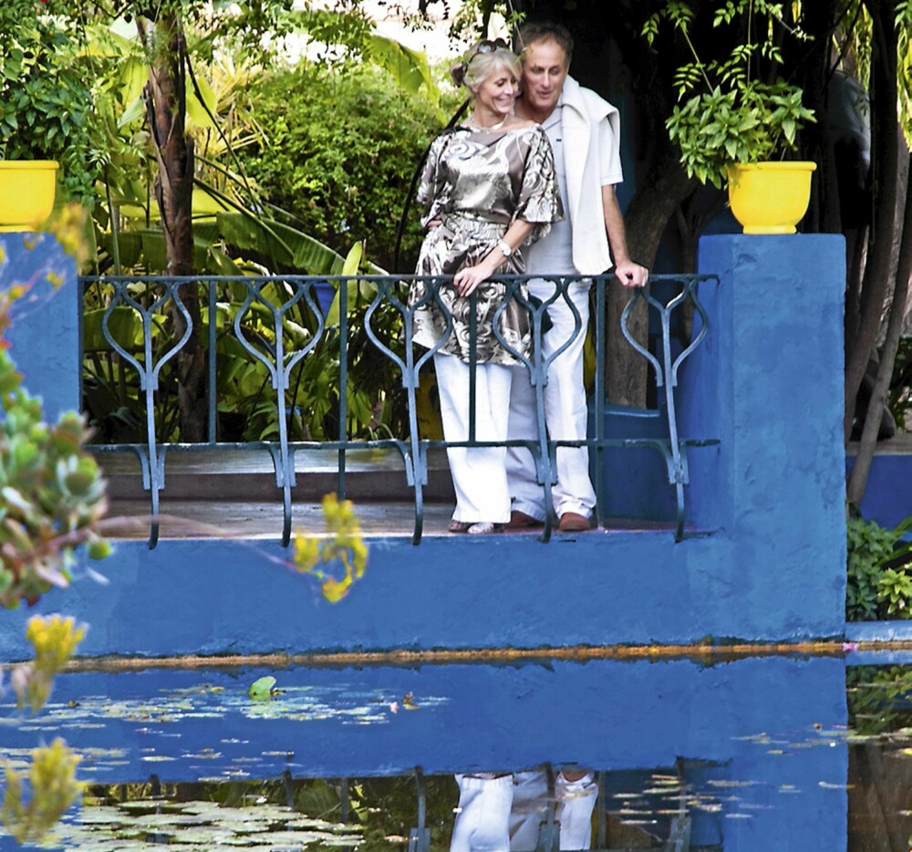 Valerie og Daniel nyter freden
og roen og hverandre
i den botaniske hagen Jardin Majorelle. Valerie og Daniel nyter freden
og roen og hverandre
i den botaniske hagen Jardin Majorelle.