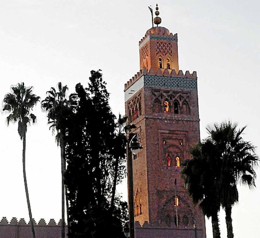 Koutoubia-moskeen har ruvet over Marrakech i over 800 år, og kan ses fra nesten hele byen. Koutoubia-moskeen har ruvet over Marrakech i over 800 år, og kan ses fra nesten hele byen.