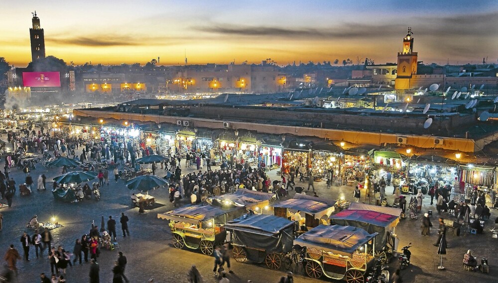 Skumringstimen er den aller beste tiden å oppleve markedsplassen Djema el-Fnas duftende magi. Marrakech er en destinasjon for vinterhalvåret. Om sommeren er byen for varm til å kunne nytes. Skumringstimen er den aller beste tiden å oppleve markedsplassen Djema el-Fnas duftende magi. Marrakech er en destinasjon for vinterhalvåret. Om sommeren er byen for varm til å kunne nytes.