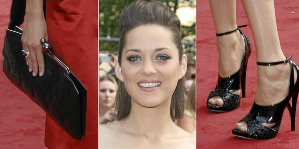 EGEN STIL: Marion Cotillard har stylet seg selv. Veske fra Stella McCartney, Ring fra Chopard og sko fra Christian Dior. Kjolen er fra Vivienne Westwood. EGEN STIL: Marion Cotillard har stylet seg selv. Veske fra Stella McCartney, Ring fra Chopard og sko fra Christian Dior. Kjolen er fra Vivienne Westwood.