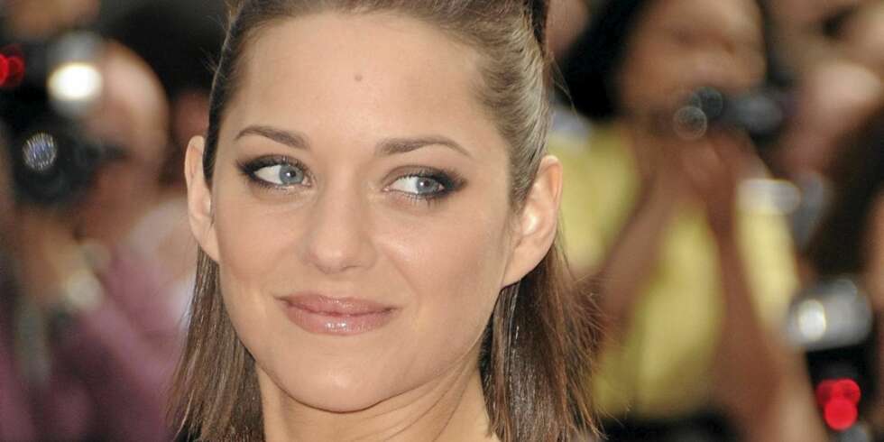 BEST KLEDD: Marion Cotillard under premieren av "Public Enemies" i London. BEST KLEDD: Marion Cotillard under premieren av "Public Enemies" i London.