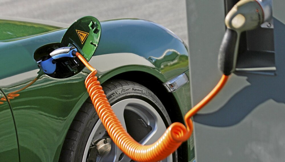 UVANT: Det er en smule merkelig å se en Porsche stå tilkoblet til en stikkontakt, men det er vel bare å venne seg til tanken. UVANT: Det er en smule merkelig å se en Porsche stå tilkoblet til en stikkontakt, men det er vel bare å venne seg til tanken.