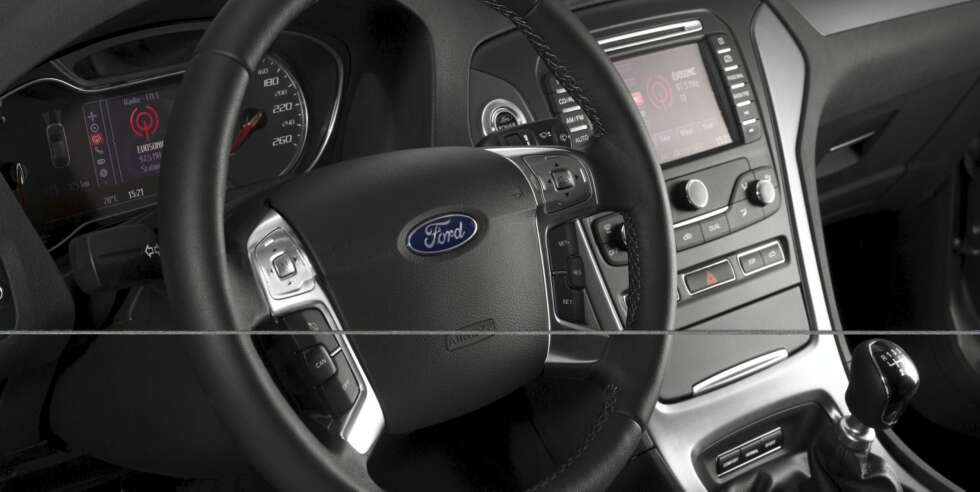 TRIVELIG: Ford Mondeo er fortsatt en veldig fin bil å kjøre - den oppdaterte utgaven er kort sagt bedre på alt. TRIVELIG: Ford Mondeo er fortsatt en veldig fin bil å kjøre - den oppdaterte utgaven er kort sagt bedre på alt.