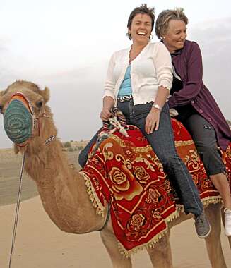 ØRKENOPPLEVELSER: Reiseklubben var i Dubai i januar i år, og våre lesere hadde en uforglemmelig reise, her Irene Helleland (foran) og Grete Nygård fra Bergen. (Foto: Nina Edwardsen) ØRKENOPPLEVELSER: Reiseklubben var i Dubai i januar i år, og våre lesere hadde en uforglemmelig reise, her Irene Helleland (foran) og Grete Nygård fra Bergen. (Foto: Nina Edwardsen)