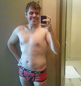 Kjendisbloggeren Perez hilton var kjapt ute med å parodiere bildet - eller var det en såkalt tribute til Demi? Kjendisbloggeren Perez hilton var kjapt ute med å parodiere bildet - eller var det en såkalt tribute til Demi?