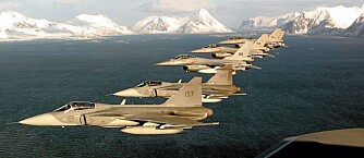 Med det nordiske samarbeidet er svenske jagerfly i formasjon blitt et vanlig syn også i øvingsområdet mellom Lofoten og Vesterålen. Med det nordiske samarbeidet er svenske jagerfly i formasjon blitt et vanlig syn også i øvingsområdet mellom Lofoten og Vesterålen.