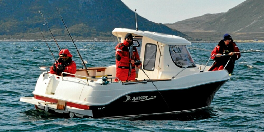 BRA BÅTER: Sportssjarkene på Torsvåg havfiske er romslige og sikre, selv i ganske høy sjø. Alle er utstyrt med fargelodd, GPS og kartplotter. BRA BÅTER: Sportssjarkene på Torsvåg havfiske er romslige og sikre, selv i ganske høy sjø. Alle er utstyrt med fargelodd, GPS og kartplotter.