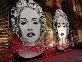GATEKUNST: Du trenger ikke gå inn på gallerier for å få med deg kunstneriske innslag på Manhattan. Noen ganger males de rett på veggen, som her, av den populære "Dr. Brainwash" i Chelsea/Meatpacking. GATEKUNST: Du trenger ikke gå inn på gallerier for å få med deg kunstneriske innslag på Manhattan. Noen ganger males de rett på veggen, som her, av den populære "Dr. Brainwash" i Chelsea/Meatpacking.
