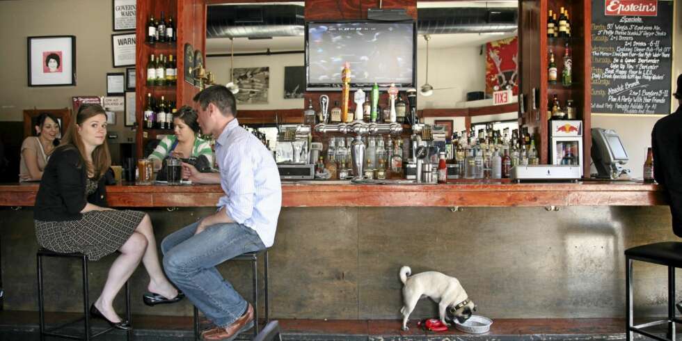 ROMANTISK: Stevnemøte i Epstein's Bar i STanton Street, Lower East Side. ROMANTISK: Stevnemøte i Epstein's Bar i STanton Street, Lower East Side.