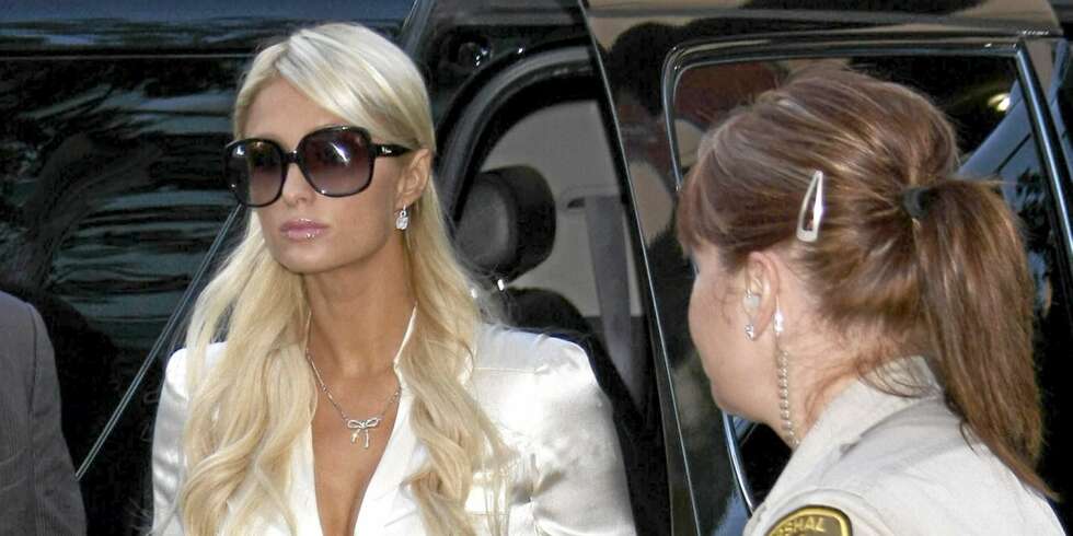SUR: Paris Hilton får et stadig med anstrengt forhold til autoriteter. Nå har hun lagt seg ut med japanske immigrasjonsmyndigheter også. SUR: Paris Hilton får et stadig med anstrengt forhold til autoriteter. Nå har hun lagt seg ut med japanske immigrasjonsmyndigheter også.