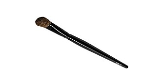 ØYESKYGGEBØRSTE: HogM Øyeskyggebørste (kr 19,50). ØYESKYGGEBØRSTE: HogM Øyeskyggebørste (kr 19,50).