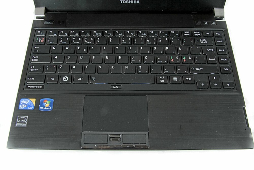 BRA: Maskinen har et godt og responsivt tastatur, samt en stor å fin museflate. For ikke å glemme fingeravtrykksleser. BRA: Maskinen har et godt og responsivt tastatur, samt en stor å fin museflate. For ikke å glemme fingeravtrykksleser.