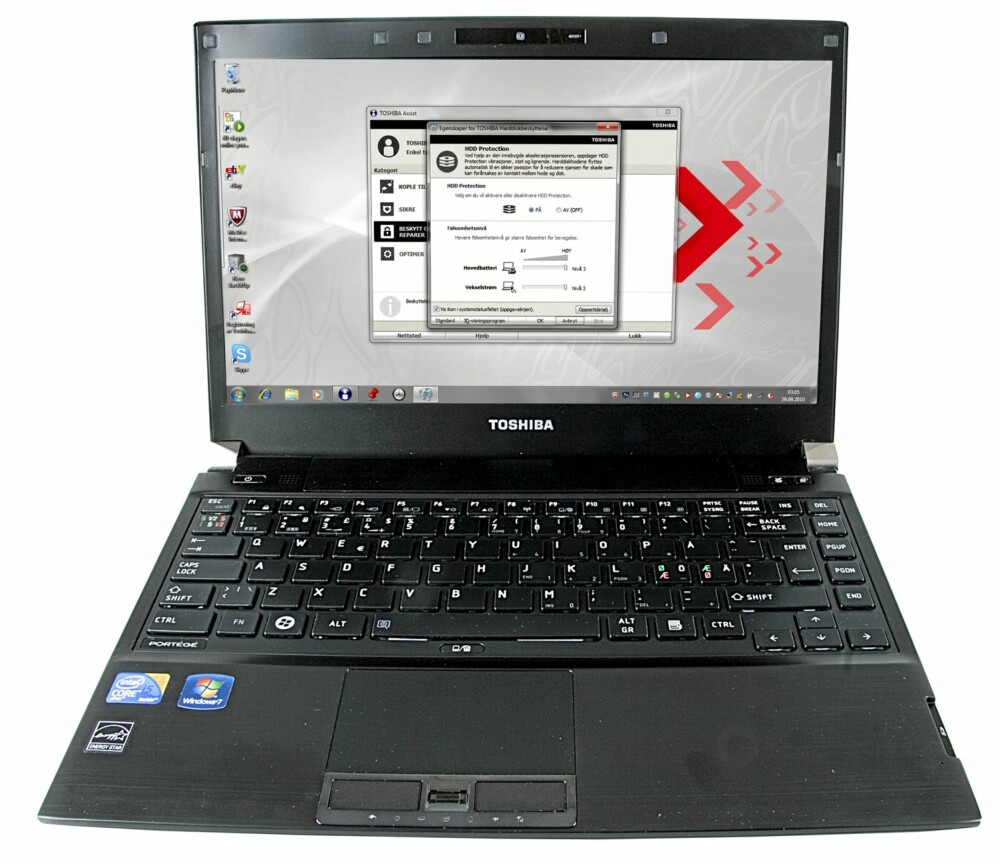 MATT: Toshiba har denne gangen gått for en matt skjerm, noe vi syntes fungerer bra. Gode farger og veldig bra innsynsvinkel. MATT: Toshiba har denne gangen gått for en matt skjerm, noe vi syntes fungerer bra. Gode farger og veldig bra innsynsvinkel.