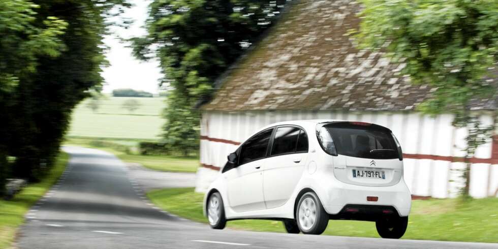 VELKJØRENDE: Citroën C-Zero er en nytelse i byen, men også på landeveien fungerer den flott. VELKJØRENDE: Citroën C-Zero er en nytelse i byen, men også på landeveien fungerer den flott.