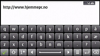 FULLTASTATUR: Fullt Qwerty-tastatur får du bare tilgang til om du snur telefonen i breddeformat. FULLTASTATUR: Fullt Qwerty-tastatur får du bare tilgang til om du snur telefonen i breddeformat.