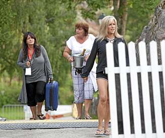 Så sent som i sommer gjestet Samantha Fox Norge. Hennes manager og kjæreste Myra Stratton rusler baketter (t.v.) Så sent som i sommer gjestet Samantha Fox Norge. Hennes manager og kjæreste Myra Stratton rusler baketter (t.v.)