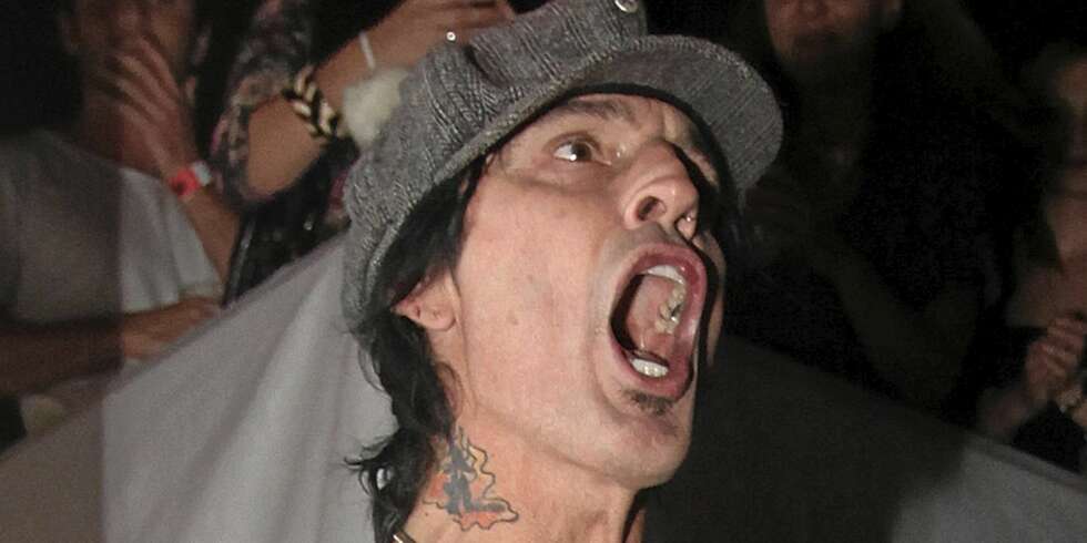 Tommy Lee raser mot syk behandling av spekkhoggeren Tilikum. Tommy Lee raser mot syk behandling av spekkhoggeren Tilikum.