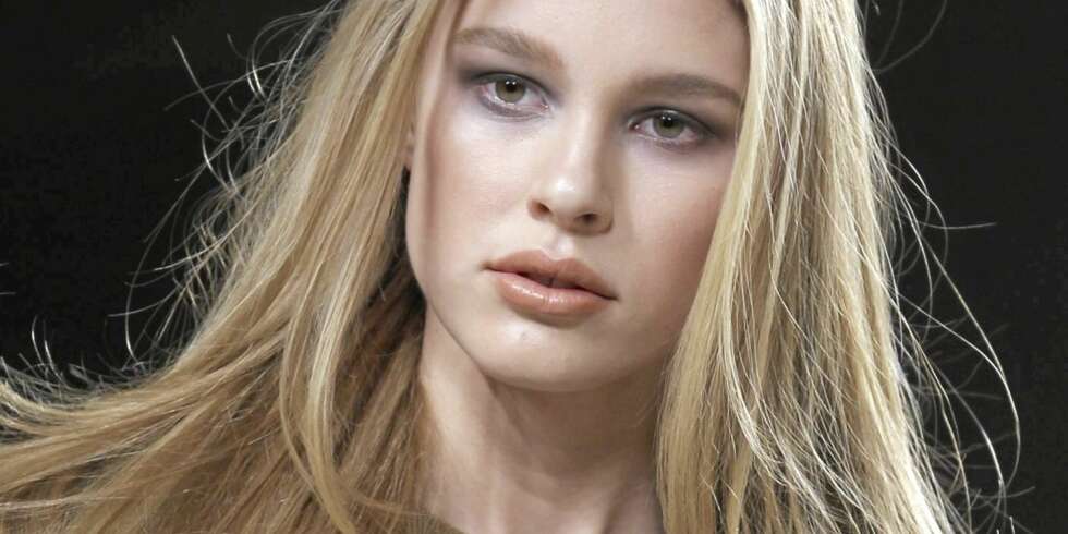 70-TALLSGLAM: Chloé lot seg inspirere av det glamorøse 70-tallet da de sminket sine modeller. 70-TALLSGLAM: Chloé lot seg inspirere av det glamorøse 70-tallet da de sminket sine modeller.