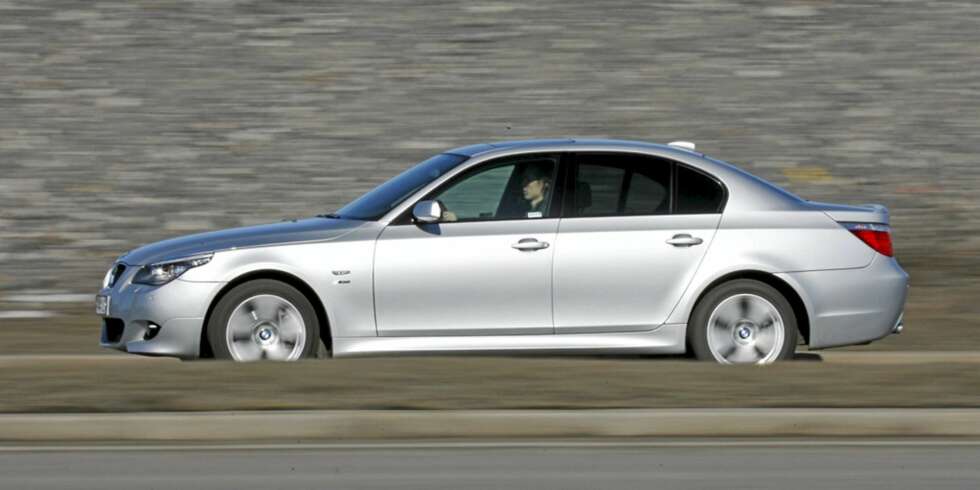 KJØREKONGEN: BMWs forrige 5-serie er en veldig moderne og flott bil sett selv i dagens målestokk. Og den kjører utrolig godt. KJØREKONGEN: BMWs forrige 5-serie er en veldig moderne og flott bil sett selv i dagens målestokk. Og den kjører utrolig godt.