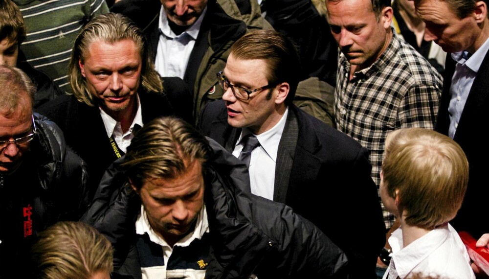 ELITE PÅ SERIEKAMP: Prins Daniel Westling fikk ikke med seg mye av lokaloppgjøret mellom AIK-Djurgården. ELITE PÅ SERIEKAMP: Prins Daniel Westling fikk ikke med seg mye av lokaloppgjøret mellom AIK-Djurgården.