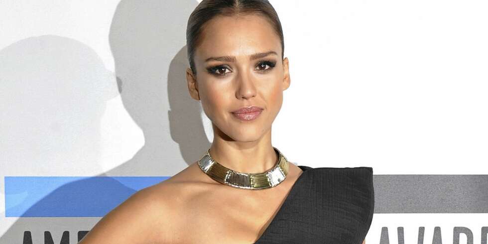 JESSICA ALBA: Denne dama vet hvordan hun smykker seg til en enkel kjole. JESSICA ALBA: Denne dama vet hvordan hun smykker seg til en enkel kjole.