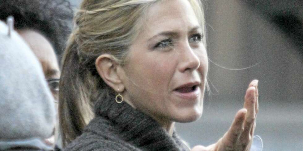 FORTSATT ET HÅP: Jennifer Aniston klarer ikke helt slippe taket på eksmannen Brad Pitt. FORTSATT ET HÅP: Jennifer Aniston klarer ikke helt slippe taket på eksmannen Brad Pitt.