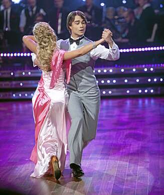 FAVORITTER: Alexander Rybak og Malin Johansson seiler opp som favoritter i svenskenes Skal vi Danse etter en strøken engelsk vals. FAVORITTER: Alexander Rybak og Malin Johansson seiler opp som favoritter i svenskenes Skal vi Danse etter en strøken engelsk vals.