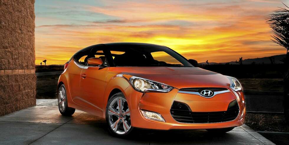 OVERKOMMELIG: Hyundai Veloster blir en rimelig, sporty coupé der man også får utnyttet baksetet. OVERKOMMELIG: Hyundai Veloster blir en rimelig, sporty coupé der man også får utnyttet baksetet.