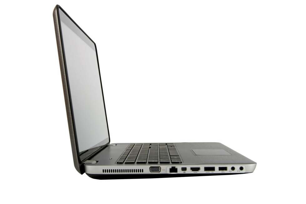 TIL SKRIVEBORDET: Vi har tidligere både testet HP Envy i 13 og 14 tommers varianter. HP Envy 17 3D er en sværing med bra spesifikasjoner. TIL SKRIVEBORDET: Vi har tidligere både testet HP Envy i 13 og 14 tommers varianter. HP Envy 17 3D er en sværing med bra spesifikasjoner.