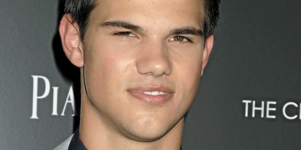 SJARMERENDE VARULV: Taylor Lautner har varmet mangt et ungpikehjerte som varulven Jacob i Twilight-filmene. Nå oversvømmes kjekkasen av filmtilbud. SJARMERENDE VARULV: Taylor Lautner har varmet mangt et ungpikehjerte som varulven Jacob i Twilight-filmene. Nå oversvømmes kjekkasen av filmtilbud.