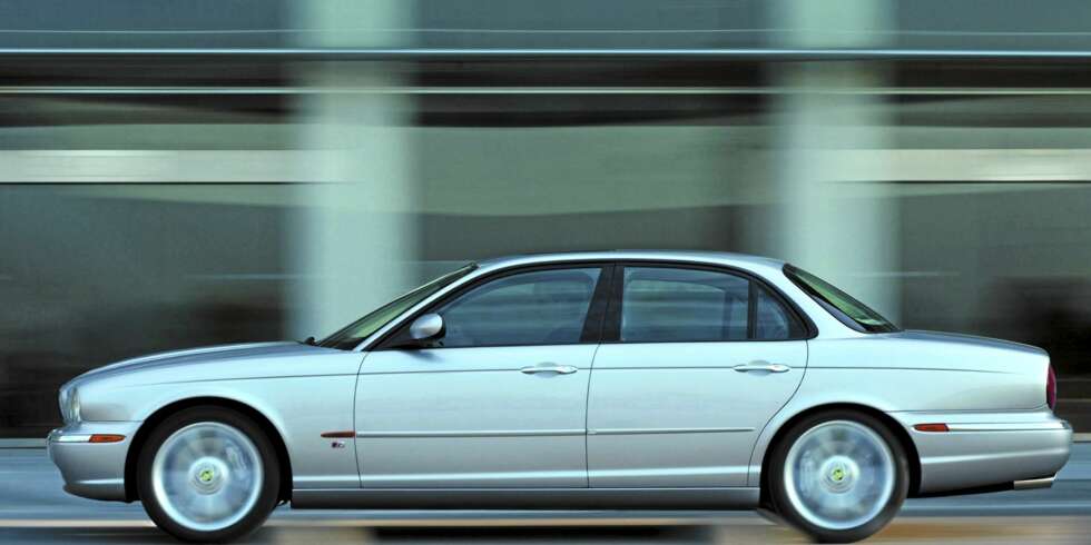 ELEGANT: Jaguar XJ er en elegant bil som er god å kjøre. ELEGANT: Jaguar XJ er en elegant bil som er god å kjøre.