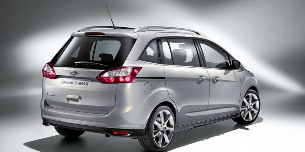 PRAKTISK: Ford Grand C-Max er kanskje ikke den peneste bilen på markedet, men gir mye plass og praktiske løsninger. PRAKTISK: Ford Grand C-Max er kanskje ikke den peneste bilen på markedet, men gir mye plass og praktiske løsninger.