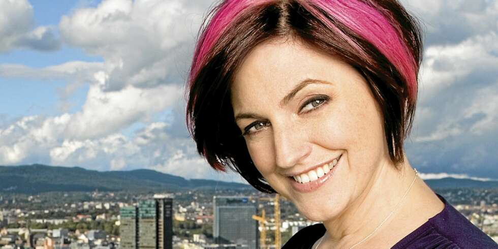 NORGESVENN: Lisa Williams, som
hevder å ha overnaturlige evner, har
besøkt Norge med showene sine flere ganger. Her fra et Oslo-besøk i fjor høst. NORGESVENN: Lisa Williams, som
hevder å ha overnaturlige evner, har
besøkt Norge med showene sine flere ganger. Her fra et Oslo-besøk i fjor høst.