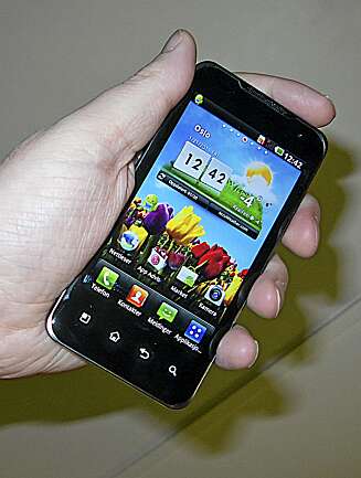 SNIKTITT: Vi fikk sjansen til å prøve LG Optimus 2X godt over en månede før den er leveringsklar, og det ser lovende ut. SNIKTITT: Vi fikk sjansen til å prøve LG Optimus 2X godt over en månede før den er leveringsklar, og det ser lovende ut.