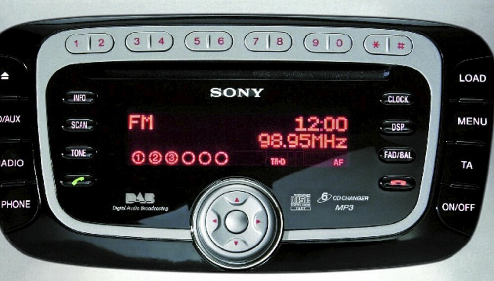 MANGE HAR: Det finnes allerede mange biler som har DAB-radio - enten som standard i nye biler, eller tilgjengelig mot ekstra penger. MANGE HAR: Det finnes allerede mange biler som har DAB-radio - enten som standard i nye biler, eller tilgjengelig mot ekstra penger.