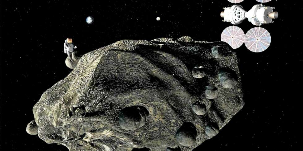 UT PÅ TUR: Her har én av astronautene kommet seg helt inntil asteroiden. Skal det utføres arbeid på overflaten, må man sørge for forankring. UT PÅ TUR: Her har én av astronautene kommet seg helt inntil asteroiden. Skal det utføres arbeid på overflaten, må man sørge for forankring.