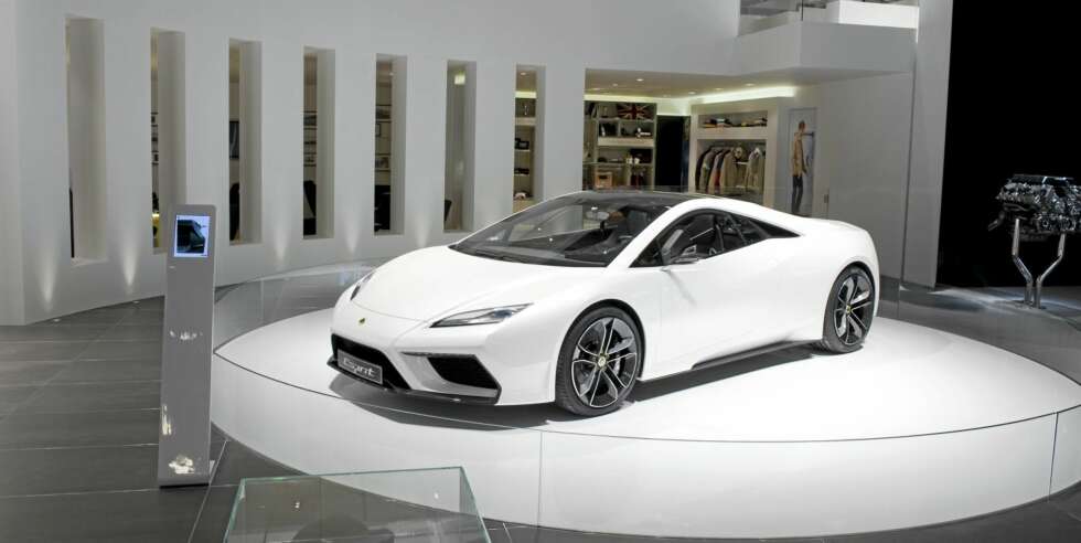 ESPRIT: Lotus lanserer denne modellen, Esprit, i 2013. Toppfart blir 330 km/t. ESPRIT: Lotus lanserer denne modellen, Esprit, i 2013. Toppfart blir 330 km/t.