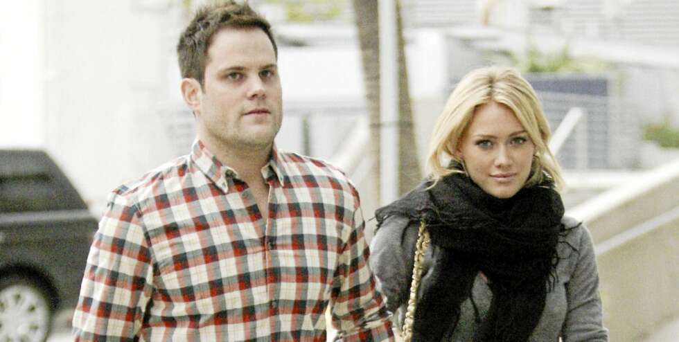 NYGIFTE: Ishockeyproffen Mike Comrie giftet seg med Hillary Duff i august. - Vi er meget lykkelig sammen, forsikrer Hillary. NYGIFTE: Ishockeyproffen Mike Comrie giftet seg med Hillary Duff i august. - Vi er meget lykkelig sammen, forsikrer Hillary.