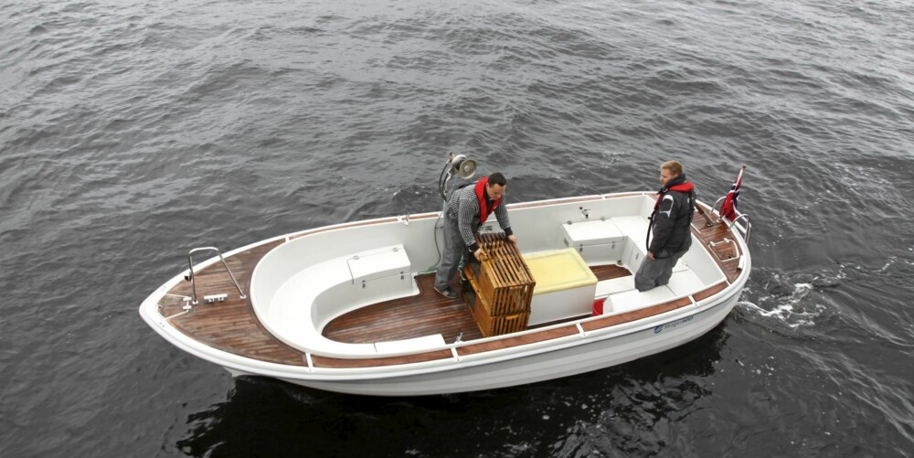 GOD PLASS: Skager har en perfekt løsning for lett matauk i skjærgården. Her er det hummerfiske på gang. GOD PLASS: Skager har en perfekt løsning for lett matauk i skjærgården. Her er det hummerfiske på gang.