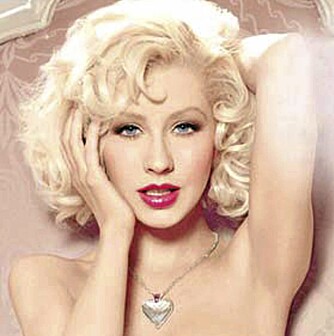 CHRISTINA AGUILERA: Har hud som porselen. CHRISTINA AGUILERA: Har hud som porselen.