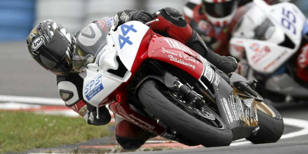 RASK KVINNE: Caroline er A-fører i klassen Superstock 600 RASK KVINNE: Caroline er A-fører i klassen Superstock 600
