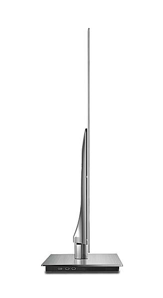 SYLTYNN: Samsung UE55C9000er papirtynn. Bare 7,98 mm på det tynneste. SYLTYNN: Samsung UE55C9000er papirtynn. Bare 7,98 mm på det tynneste.
