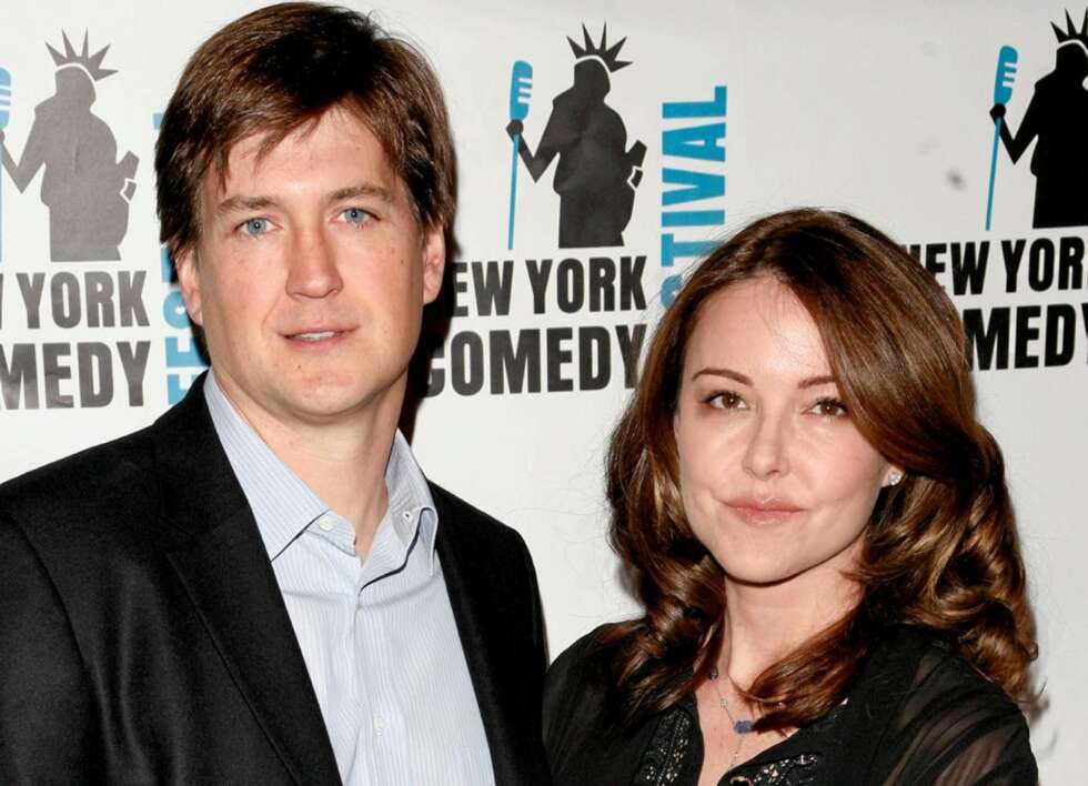 Mannen bak «Cougar Town», Bill Lawrence, har brukt kona si,Christa Miller, som modell for kvinnene i serien. Mannen bak «Cougar Town», Bill Lawrence, har brukt kona si,Christa Miller, som modell for kvinnene i serien.