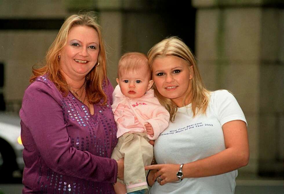 I 2002 ble Kerry kåret til Årets kjendismamma. Her sammen med mamma Sue og datteren Molly. I 2002 ble Kerry kåret til Årets kjendismamma. Her sammen med mamma Sue og datteren Molly.